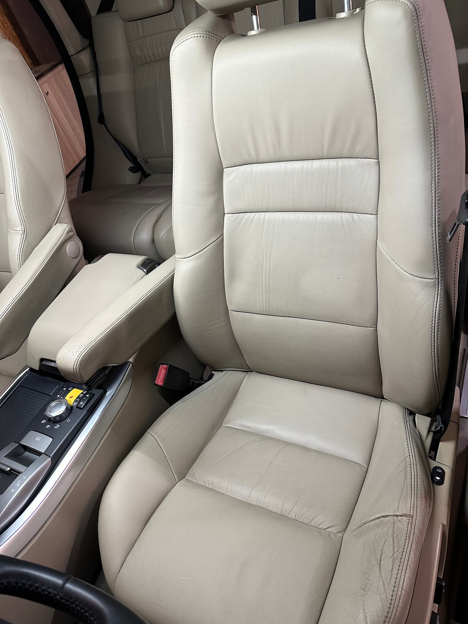 Comment entretenir le cuir auto pour éviter craquelures et décolorations ? Wintzenheim
