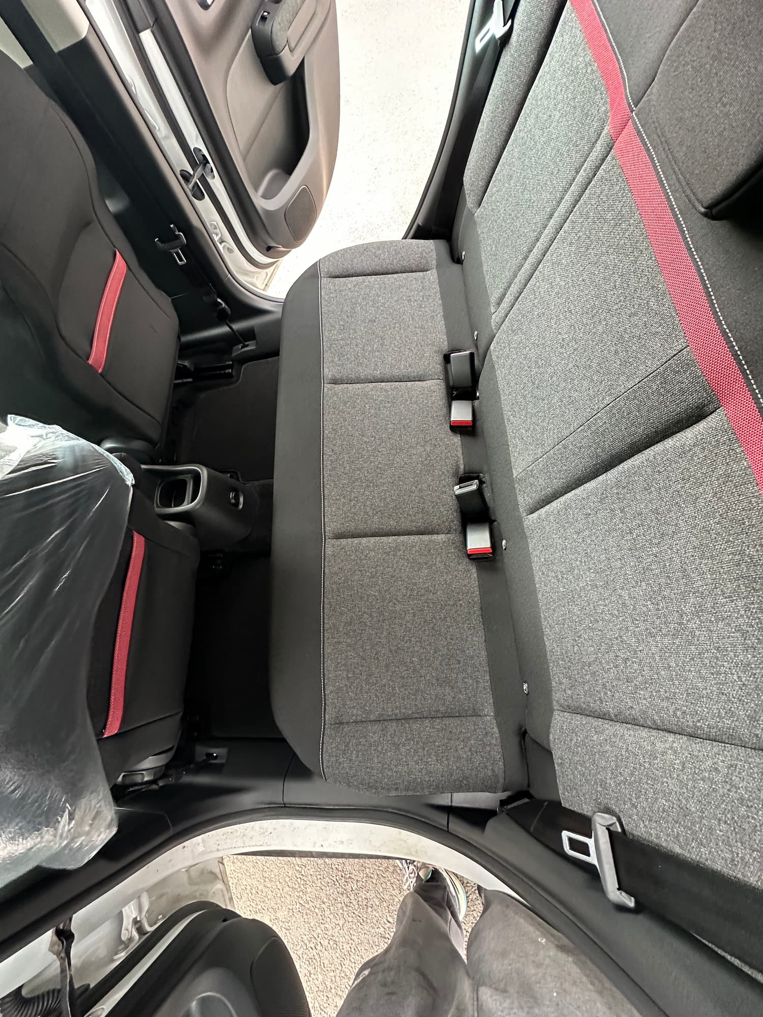 NETTOYAGE_INTERIEUR_EXTERIEUR_AUTOMOBILE2 | DAYMIN SELLERIE Service de nettoyage complet en intérieur et extérieur pour automobile à Colmar et près de Rouffach Colmar 1
